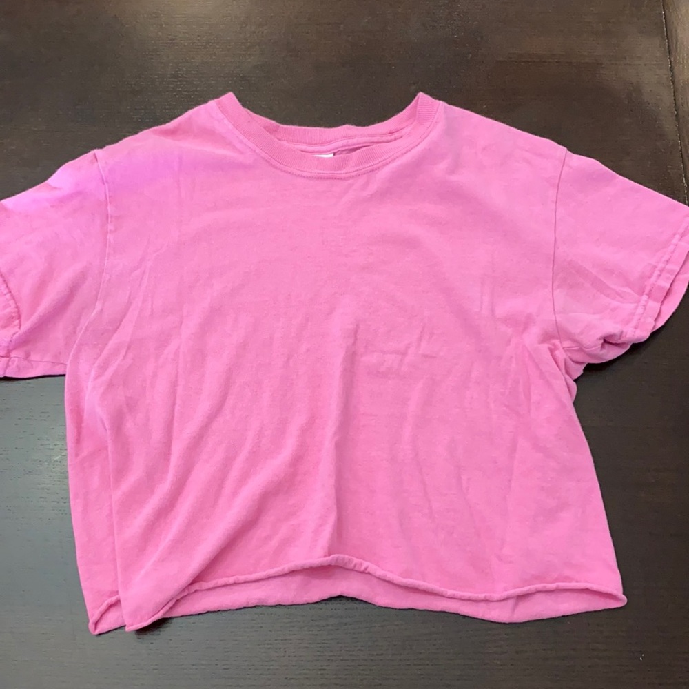 plain pink cropped shirt